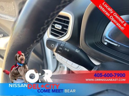 Used 2025 Hyundai Venue SEL FWD image 21
