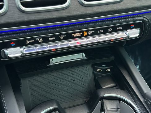Used 2024 Mercedes-Benz GLS 580 4MATIC image 27