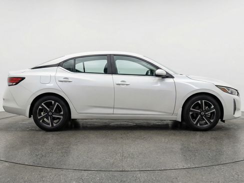 Used 2025 Nissan Sentra SV FWD image 11