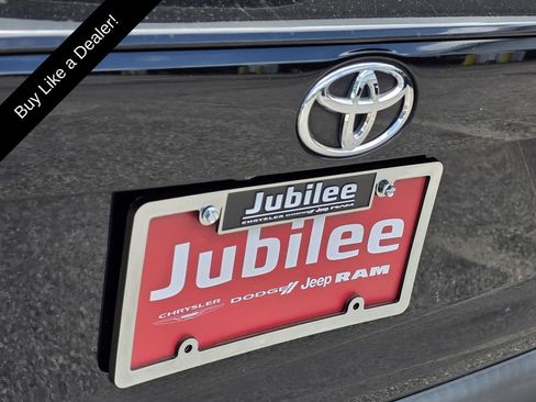 Used 2021 Toyota RAV4 XLE w/ Convenience Package FWD image 27