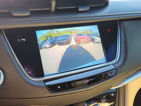 Used 2018 Cadillac XT5 Luxury w/ Driver Awareness Package FWD image 36