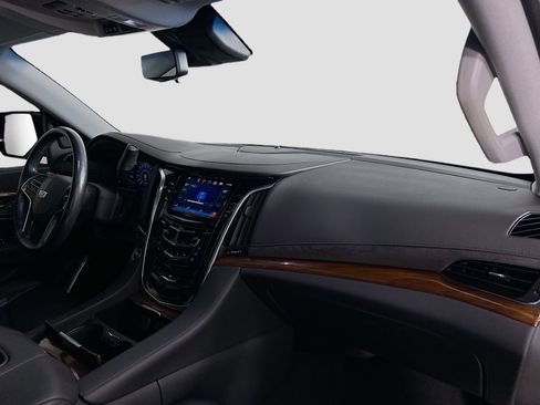 Used 2019 Cadillac Escalade Premium Luxury image 40