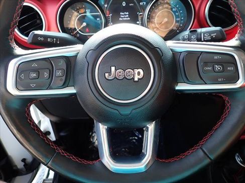 Used 2023 Jeep Wrangler Unlimited Rubicon w/ Cold Weather Group AWD/4WD image 15