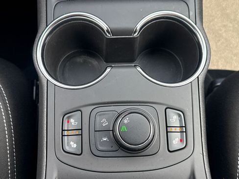 Used 2024 GMC Terrain SLE w/ Driver Convenience Package FWD image 31