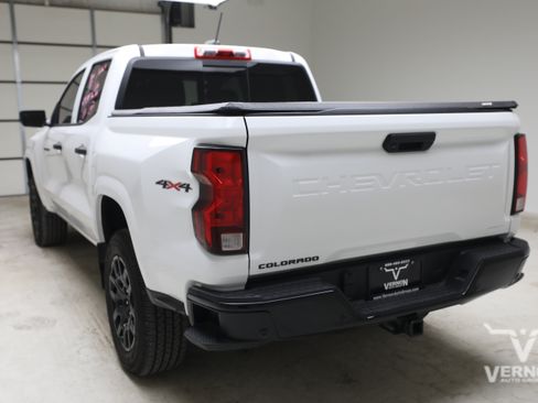 Used 2025 Chevrolet Colorado W/T w/ WT Custom Package AWD/4WD image 2