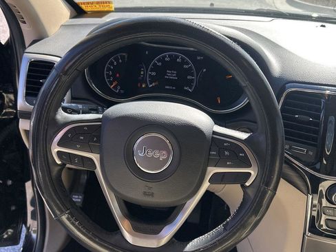 Used 2022 Jeep Grand Cherokee Laredo E w/ Security & Convenience Group image 9