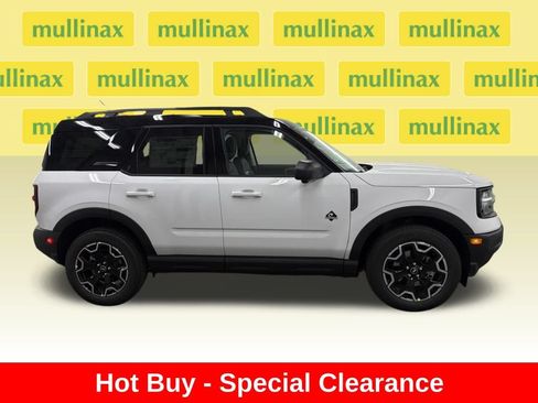 New 2025 Ford Bronco Sport Outer Banks w/ Outer Banks Tech Package+ AWD/4WD image 3