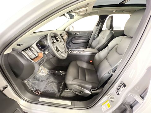 Used 2023 Volvo XC60 B5 Plus w/ Climate Package AWD/4WD image 21