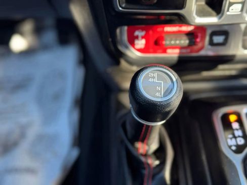 Used 2019 Jeep Wrangler Unlimited Rubicon w/ Cold Weather Group AWD/4WD image 35