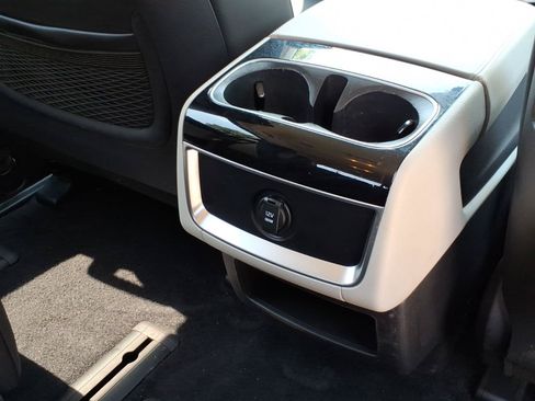 Used 2024 Kia Carnival EX FWD image 27