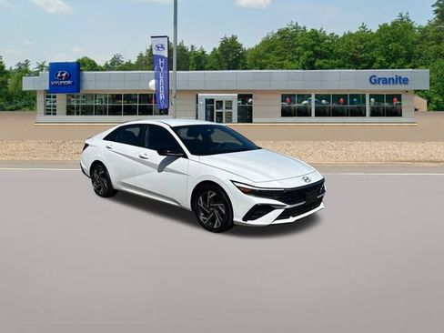 Certified 2025 Hyundai Elantra SEL FWD image 5