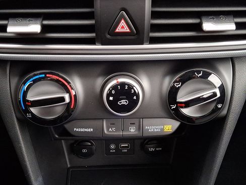 Used 2020 Hyundai Kona SE image 15