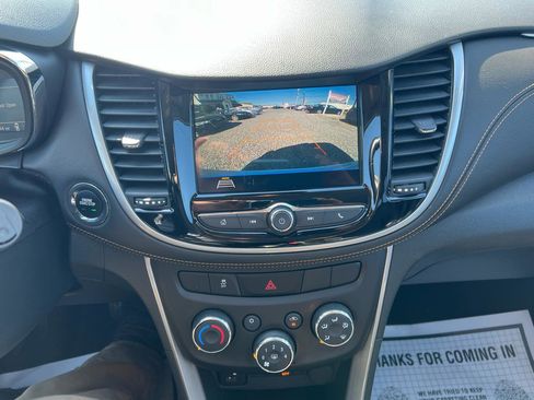 Used 2018 Chevrolet Trax LT w/ LT Convenience Package FWD image 29