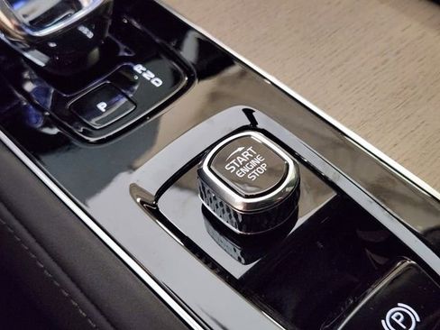 New 2026 Volvo XC90 B6 Plus w/ Protection Package Premier image 21