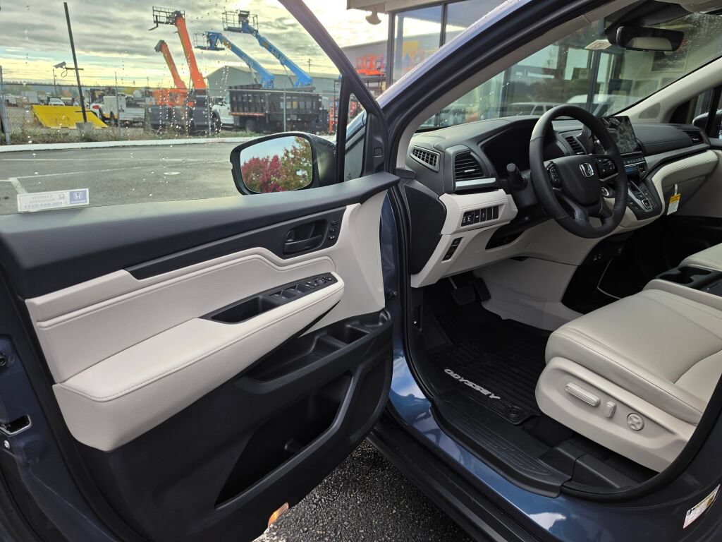 New 2027 Honda Odyssey EX-L image 17
