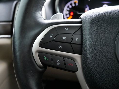 Used 2017 Jeep Grand Cherokee Limited w/ Luxury Group II image 28