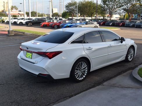 Used 2020 Toyota Avalon Limited w/ Advanced Safety Package FWD image 12