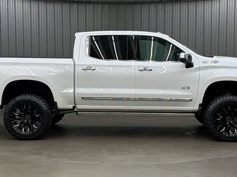 Used 2025 Chevrolet Silverado 1500 High Country AWD/4WD image 6