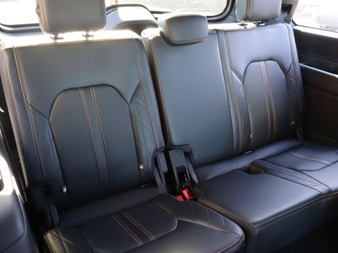 Used 2024 Ford Expedition Platinum image 40
