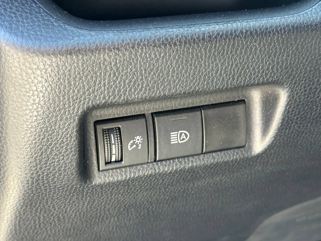 Used 2021 Toyota RAV4 LE FWD image 18
