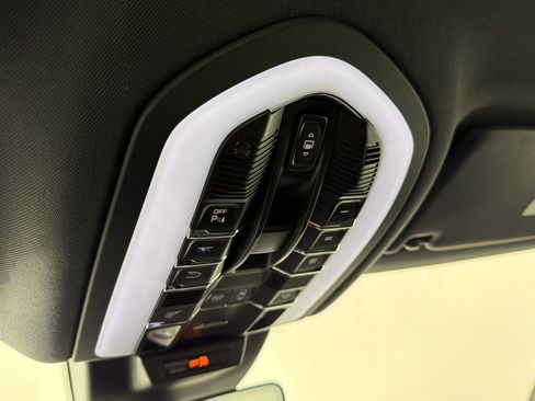 Certified 2024 Porsche Macan AWD/4WD image 20