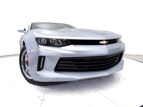 Used 2018 Chevrolet Camaro LT RWD image 6