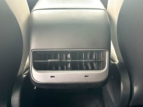 Used 2021 Tesla Model Y Long Range AWD/4WD image 24