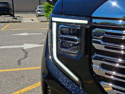 Used 2024 GMC Sierra 1500 Denali w/ Denali Reserve Package AWD/4WD image 9