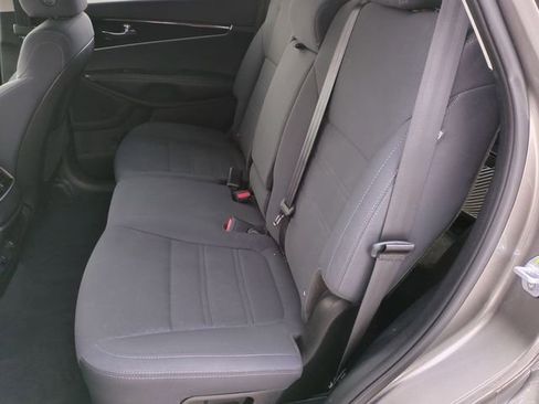 Used 2019 Kia Sorento LX 4D Sport Utility image 23