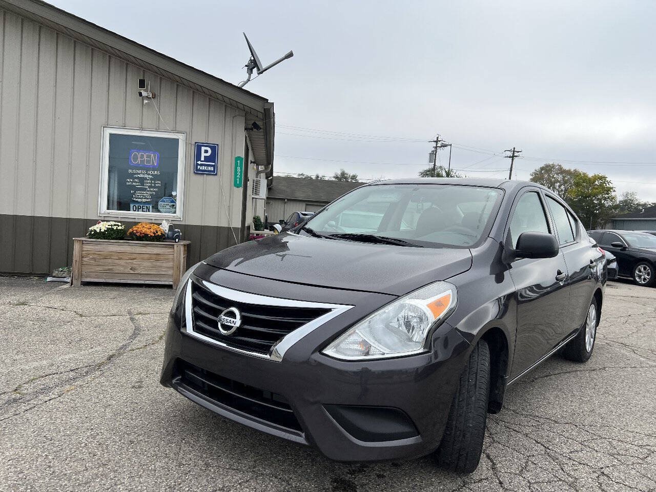 Used 2015 Nissan Versa S Plus FWD image 11