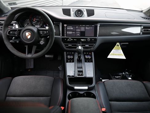 New 2026 Porsche Macan GTS image 30