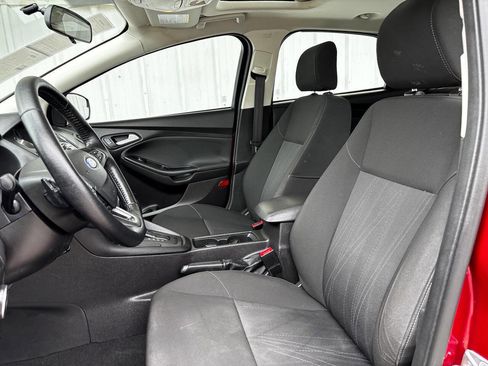 Used 2015 Ford Focus SE w/ SE Sport Package image 11