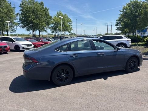 Used 2025 Honda Accord SE image 10