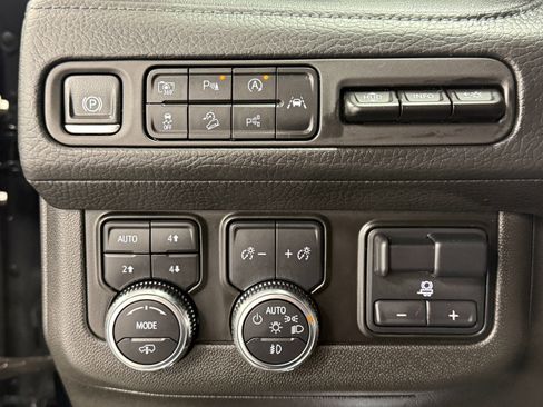 Used 2024 GMC Yukon Denali w/ Advanced Technology Package AWD/4WD image 31