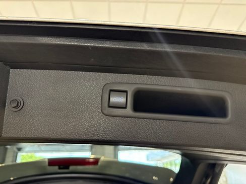 Used 2020 Toyota Highlander XLE FWD image 17