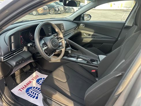 Used 2023 Hyundai Elantra SEL FWD image 9
