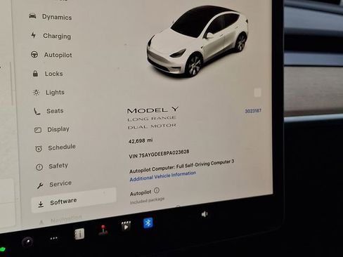 Used 2023 Tesla Model Y Long Range image 34