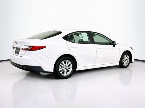 Used 2025 Toyota Camry LE image 9
