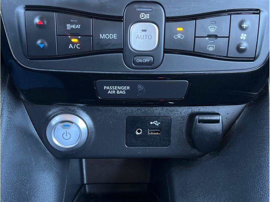 Used 2018 Nissan Leaf SV w/ SV Technology Package FWD image 15