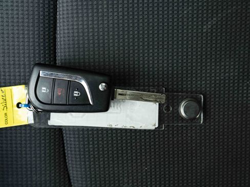 Used 2022 Toyota RAV4 LE FWD image 35