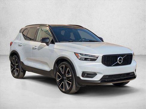 Used 2022 Volvo XC40 T4 R-Design w/ Protection Package Premier image 3