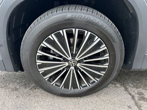 Used 2025 Volkswagen Tiguan S w/ 18" Wheel Package FWD image 7