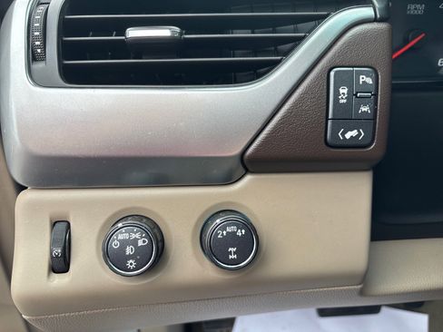 Used 2018 Chevrolet Suburban LT image 31
