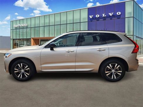 Used 2025 Volvo XC60 B5 Core image 27