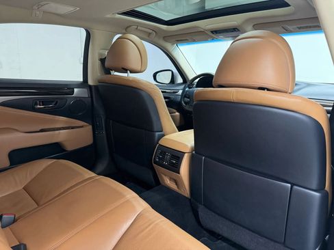 Used 2013 Lexus LS 460 w/ Comfort Pkg RWD image 16