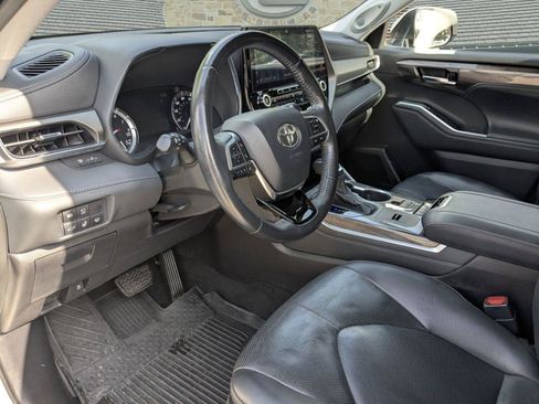 Used 2021 Toyota Highlander Limited FWD image 6
