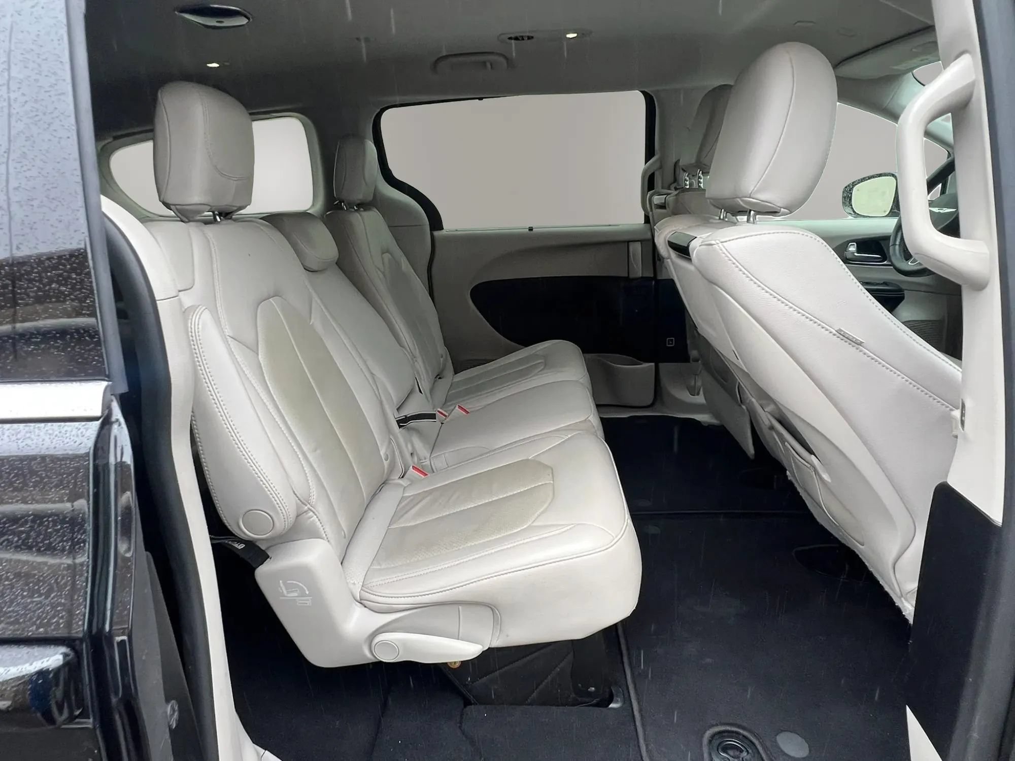Used 2021 Chrysler Pacifica Touring-L w/ Uconnect Theater Family Group FWD image 31