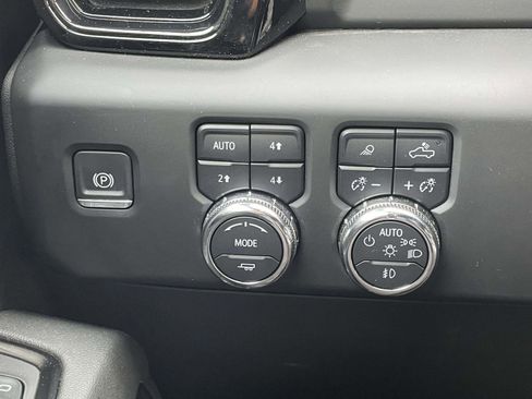 Used 2024 GMC Sierra 1500 AT4 w/ AT4 Premium Package AWD/4WD image 30