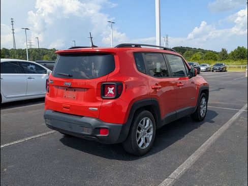 Used 2018 Jeep Renegade Latitude FWD image 7