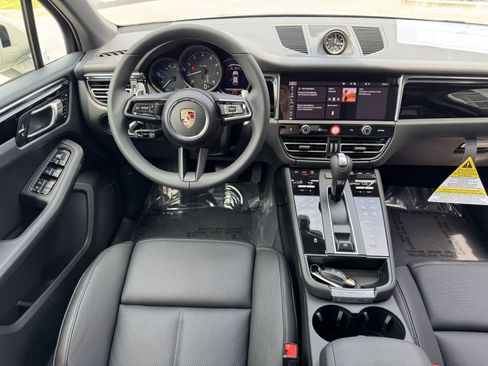 Certified 2025 Porsche Macan AWD/4WD image 15